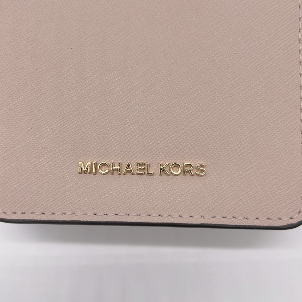MICHAEL MICHAEL KORS Small Saffiano Leather
Smartphone Crossbody Bag (Soft Pink) - Picture 9 of 16